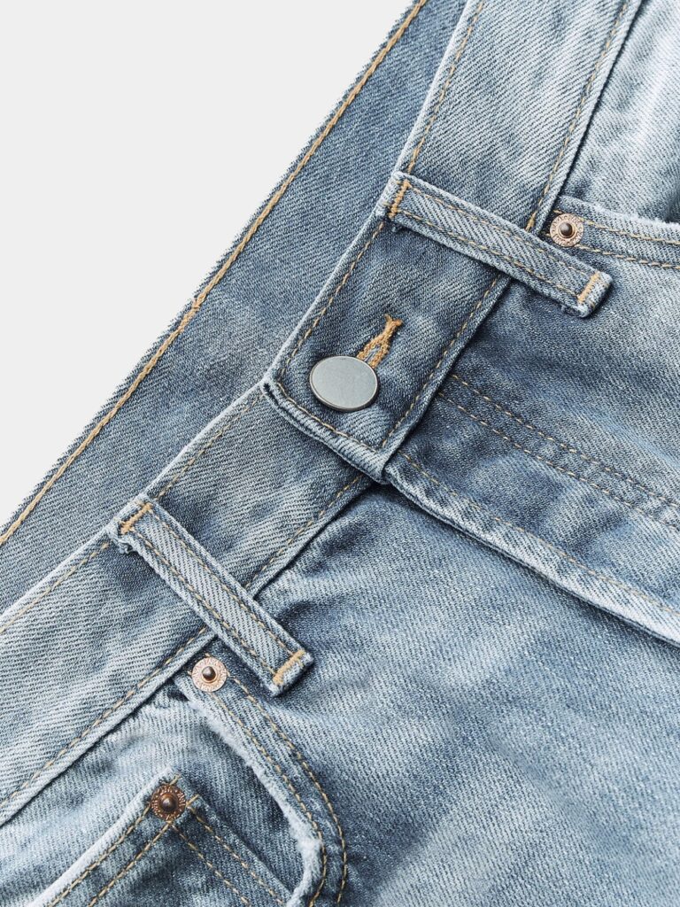 Mid-rise jeans with straight-leg